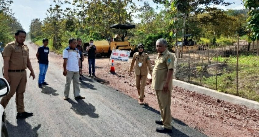Bupati Konawe Tinjau Pengaspalan dan Rencana Pembangunan Dermaga