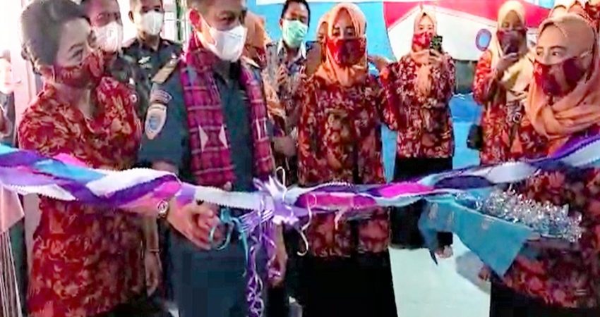 Dorong Minat Baca Anak, Kepala Syahbandar Kolaka bersama Ketua DWP Resmikan Sudut Baca di Kolakaasi