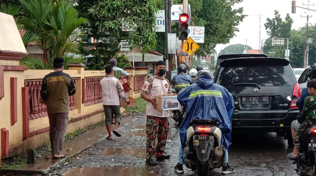 Meski Cuaca Hujan, AMM Nalumsari Jepara Tetap Semangat Galang Dana Korban Semeru