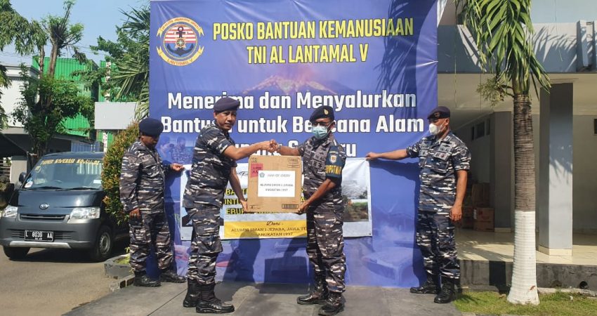Melalui Lantamal V Surabaya, Alumni SMAN 1 Jepara Salurkan Bantuan Korban Semeru