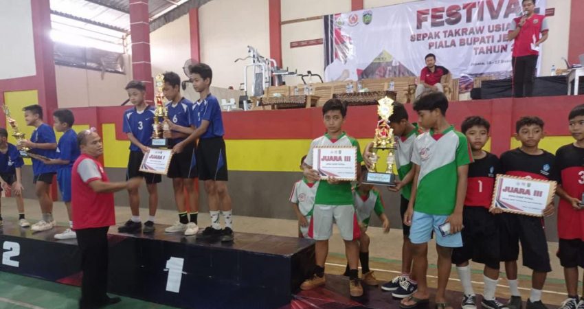Festival Sepaktakraw Piala Bupati Jepara Putra dan Putri Direbut Pesepak Takraw Jepara