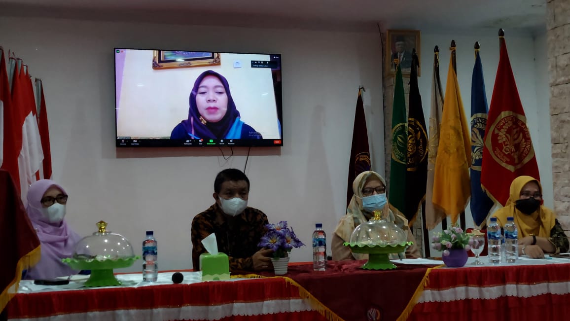 Ketua Netfid Indonesia Dahlia Umar M.A saat menyampaikan pengantar diskusi Via Online