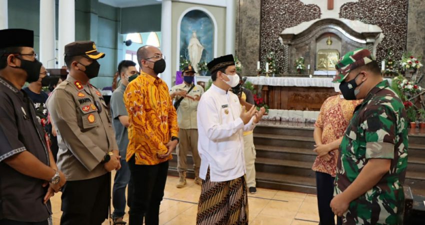 Kapolres Pekalongan Kota Bersama Forkopimda Tinjau Gereja dan Pos Pelayanan