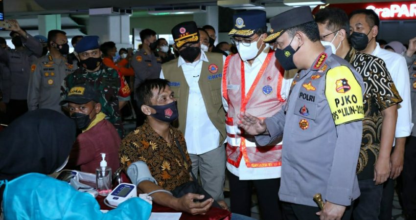 Tinjau Bandara Soetta H-1 Natal, Kapolri Minta Pengawasan Ketat Masa Karantina PPI