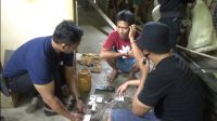 Foto Saat Pengedar Ditangkap di tempat kerjanya