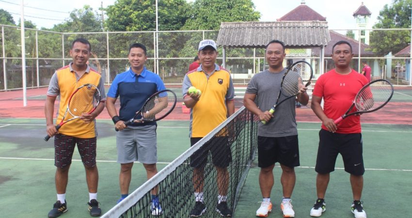 Akrabnya Dandim dan Kapolres Jepara Olahraga Tenis Bersama