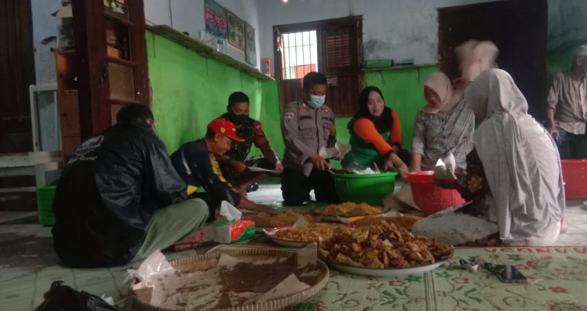 Ribuan Nasi Bungkus Untuk Korban Banjir Desa Pacar