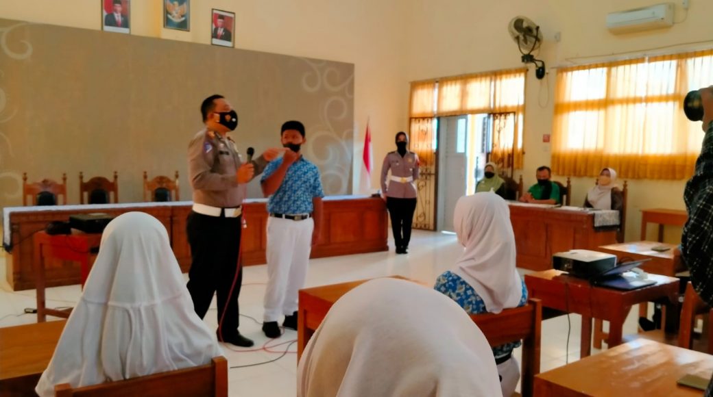 Sat Lantas Polres Pekalongan Kota Sosialisasikan Cara Aman ke Sekolah