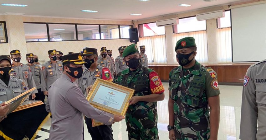 Kapolda Jateng Beri Penghargaan Kepada Babinsa, Bhabinkamtibmas, dan Nakes Jepara