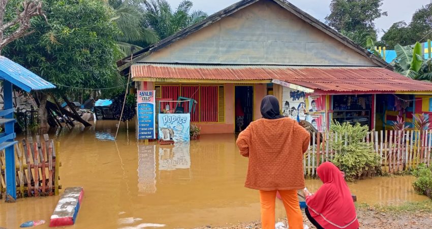 Sungai Wolulu Kolaka Meluap, Puluhan Rumah Warga Terendam Banjir
