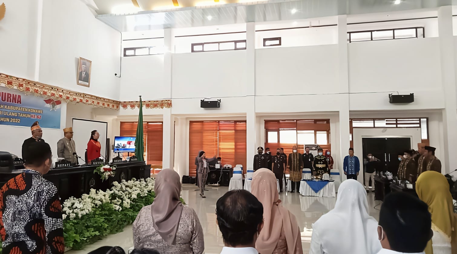 Suasana sidang paripurna saat menyanyikan lagu Indonesia Raya