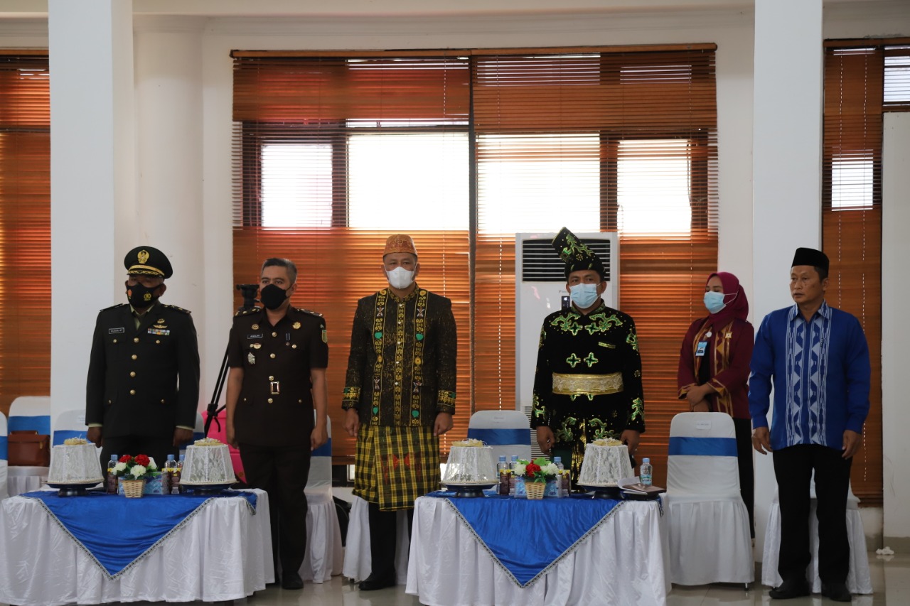 Sekda Konawe, Ferdinand Sapan (tengah)