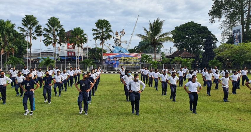 Prajurit KRI Ajak-653 Olahraga Bersama Dengan Prajurit Lanal Denpasar