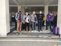 Rombongan LIRA Sultra berfoto bersama di Bandara Haluoleo