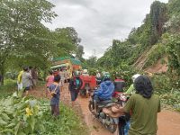 Tanah Longsor Tutup Jalur Trans Sulawesi di Kolaka