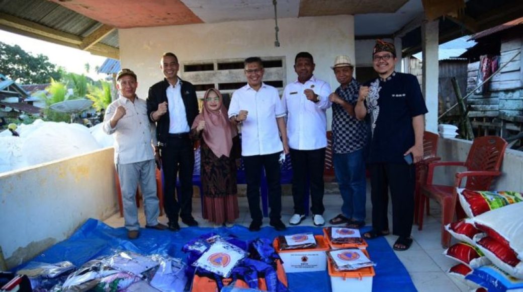 Wali Kota Kendari Beri Bantuan pada Korban Kebakaran di Bungkutoko