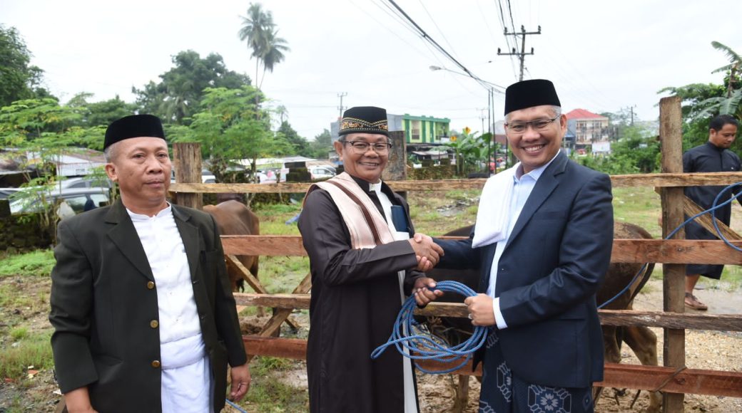Wali Kota Kendari jadi Khatib Shalat Idul Adha dan Serahkan Kurban Satu Ekor Sapi