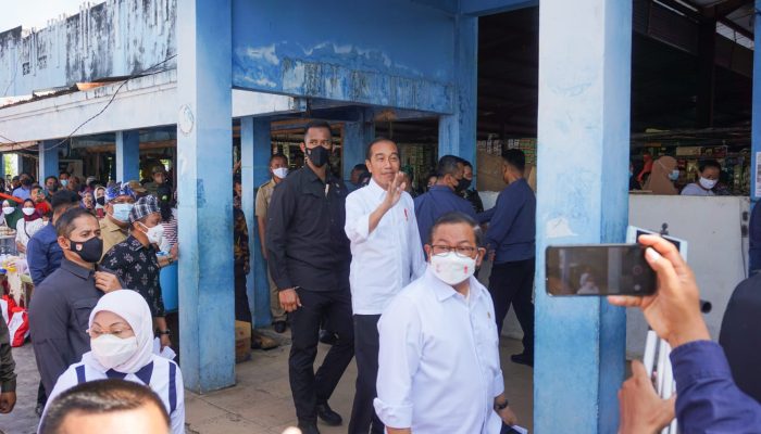 Bertemu Presiden Jokowi di Pasar Wameo Baubau, Eti Amila Merasa Bersyukur