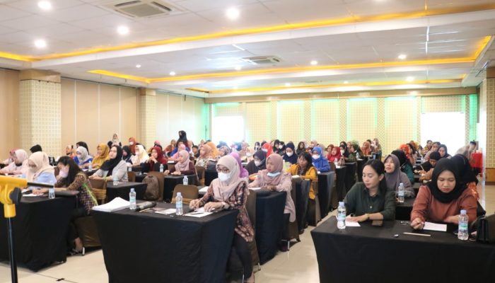 Kader Stunting Dan Nakes Tingkat Kabupaten Kolaka Ikuti Pelatihan
