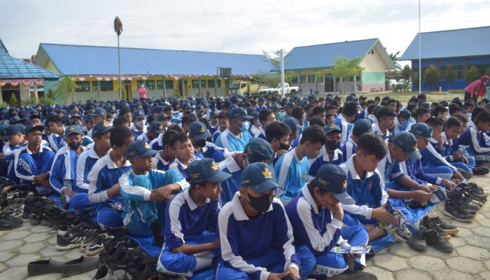 Keselamatan Lalu Lintas dan Transportasi Jalan Disosialisasikan di SMPN 10 Kendari