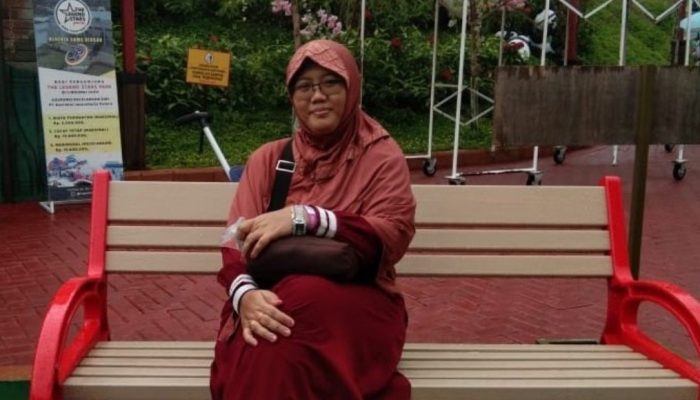 Ironi di Gedung DPR, Rakyat Demonstrasi, Wakil Rakyat Khidmat Bernyanyi