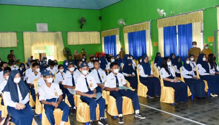 Pemkot Kendari Sosialisasi Bahaya Cyberbullying pada Siswa SMP