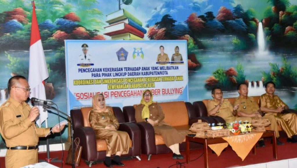 Pj Wali Kota Kendari Bantu Warga Korban Kebakaran, DP3A Gelar Sosialisasi Cyber Bullying