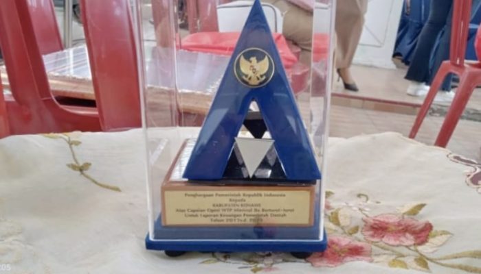 Tampak piagam penghargaan WTP