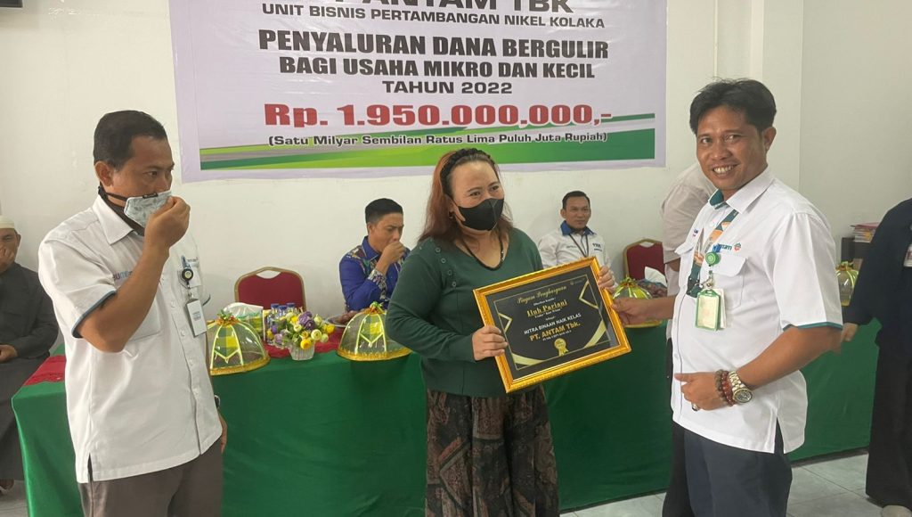 10 Mitra Binaan ANTAM UBPN Kolaka Mendapat Penghargaan Nasabah Terbaik