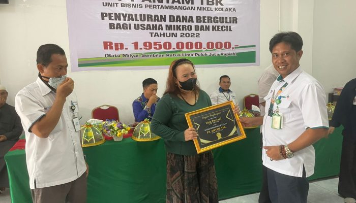 10 Mitra Binaan ANTAM UBPN Kolaka Mendapat Penghargaan Nasabah Terbaik
