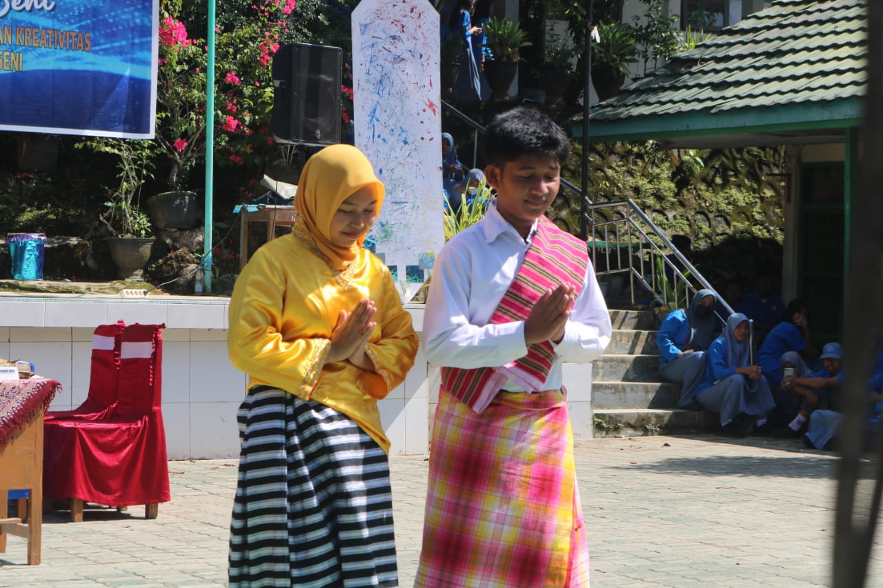 SMAN 1 Kendari Gelar Karya Seni dan Budaya, Surlina: Kegiatan Ini Luar Biasa