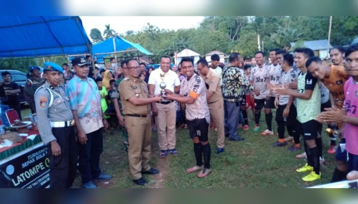 Serahkan Piala Turnamen Latompe Cup III, Bahri: Olahraga ajang Silahturahmi dan Persahabatan