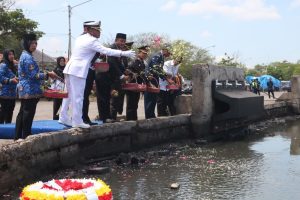 Gelar Tabur Bunga di Momen Hari Pahlawan ke-77, Ini pesan Danlanal Tegal