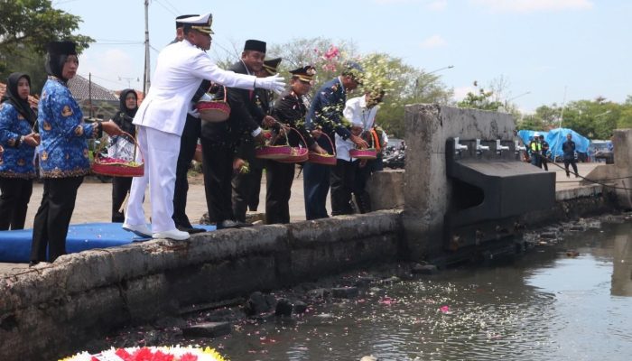 Gelar Tabur Bunga di Momen Hari Pahlawan ke-77, Ini pesan Danlanal Tegal