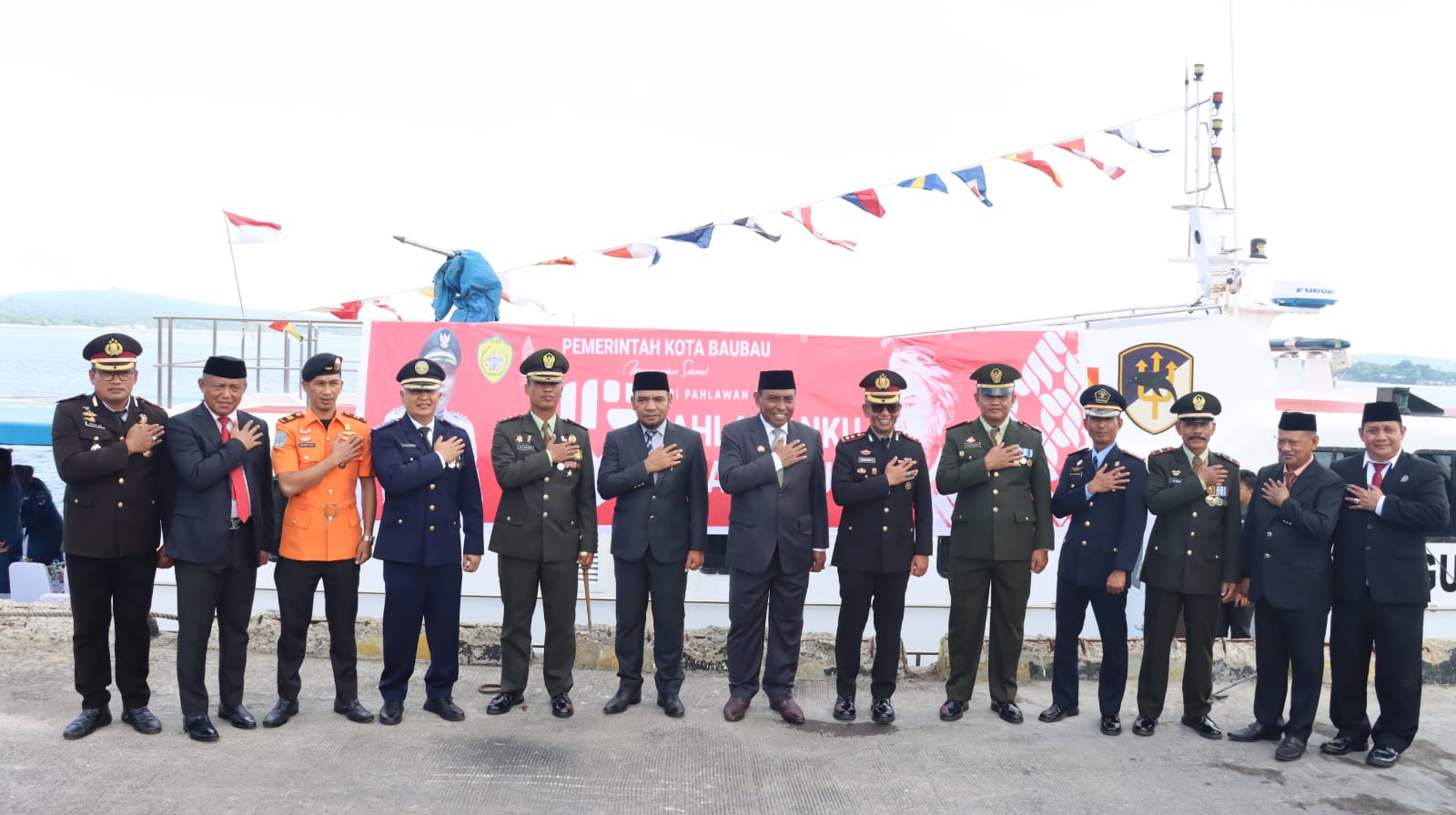 Hari Pahlawan ke-77, Polres Baubau Gelar Upacara Tabur Bunga
