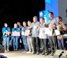 KNPI Award: Anton Timbang Tokoh Inisiator Pertumbuhan dan Investasi Daerah Sultra