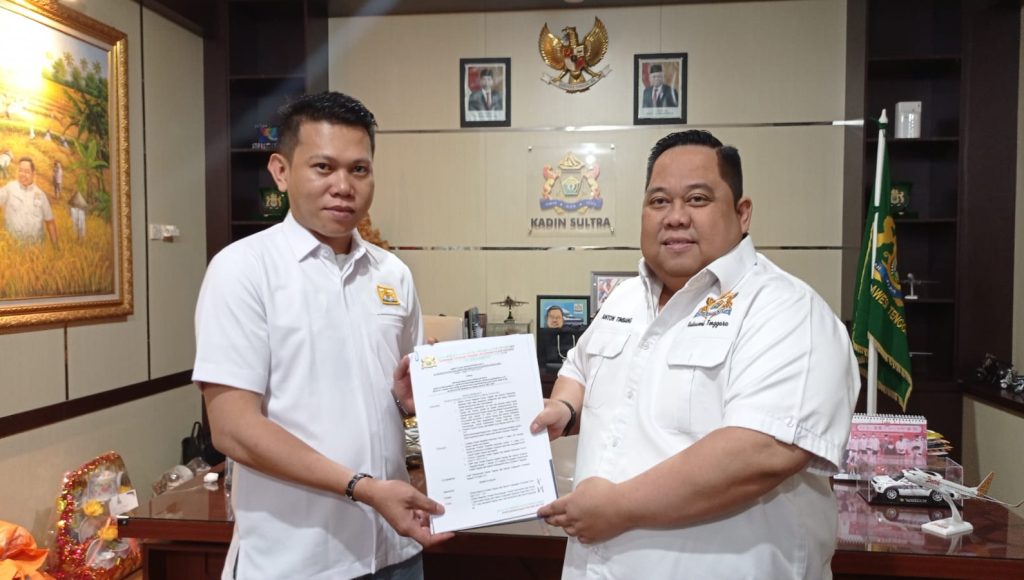 SK Pengurus Kadin Bombana Diserahkan, Anton Timbang Siap Genjot Pertumbuhan Ekonomi Pelaku UMKM