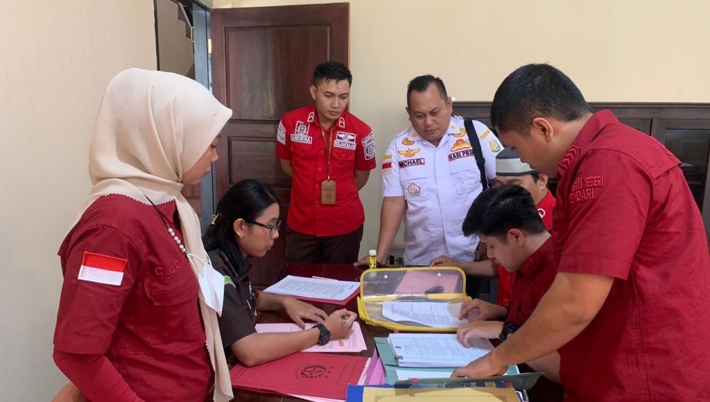 Penyidik Kejati Sultra Limpahkan Berkas Perkara Tersangka Tipikor Dana Nasabah BPD ke JPU