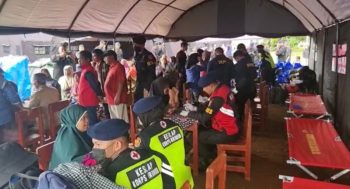 Tim Medis Brimob Polri Beri Layanan Kesehatan Pengungsi Gempa Cianjur