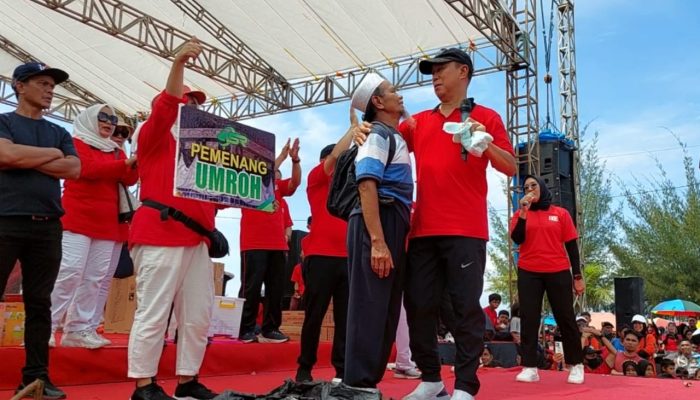 Imam Mesjid di Kolaka Dapat Hadiah Umroh Gratis di Momen HUT KKSS Sultra