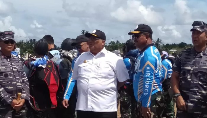 Demo kotor terjun payung AL dan AU