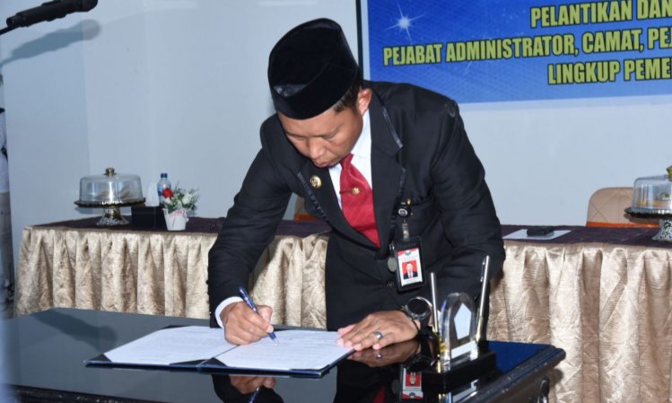 Lantik Pejabat