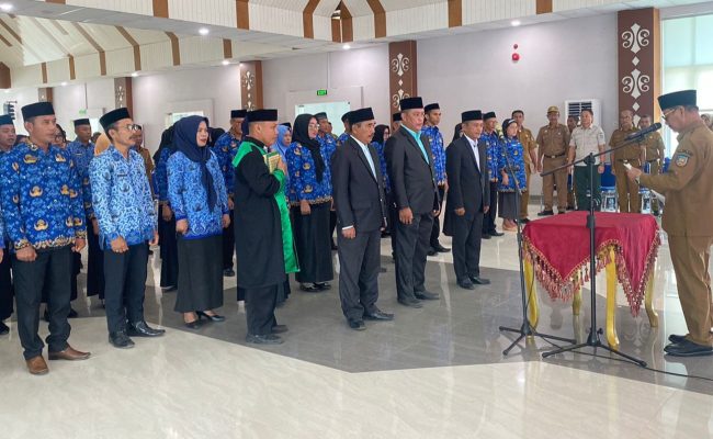 Bupati Konsel Lantik Tiga Sekcam, Kepala Sekolah dan Kepala UPTD Puskesmas