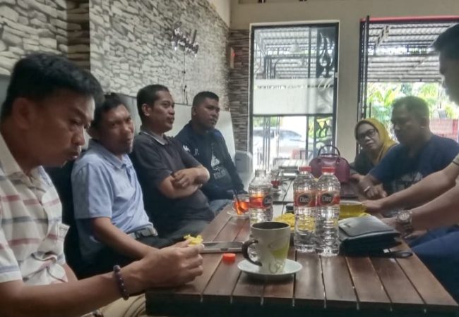 Wakil Ketua DPRD Sultra H. Jumarding Hadiri Undangan Diskusi KKW Kolaka Utara