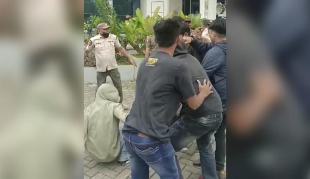 Tuntut Pencopotan Direktur RS Jantung, Sejumlah Mahasiswa Diduga Dianiaya