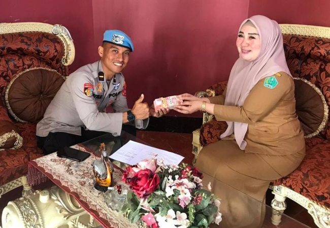 Raih Medali Emas di Porprov, Personel Polres Konawe Terima Bonus Atlet