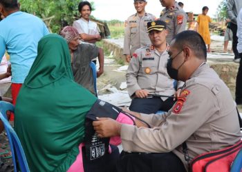 Polres Konawe Salurkan Bantuan di Dua Desa Terdampak Bencana Alam