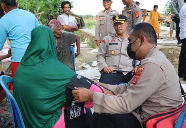 Polres Konawe Salurkan Bantuan di Dua Desa Terdampak Bencana Alam