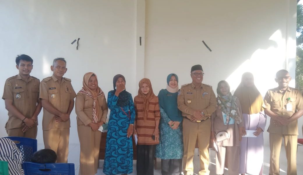 Salurkan BLT APBD, Masyarakat Kelurahan Tiworo Inginkan Perpanjangan Masa Jabatan Dr Bahri