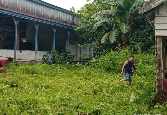 Jumat Bersih, Warga Lingkungan Wado Tiworo Mubar Gelar Kerja Bakti